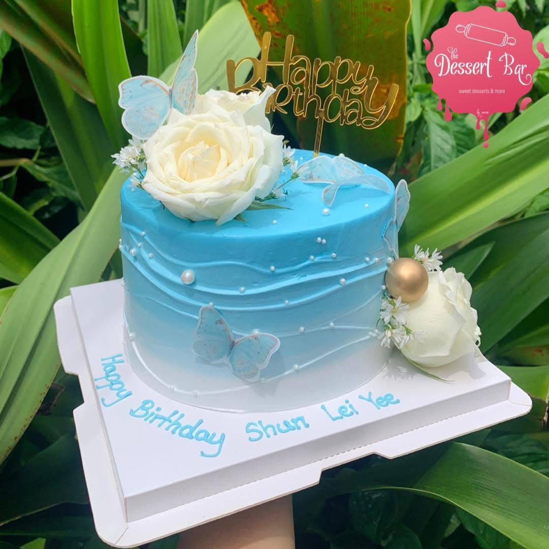 White rose cake
