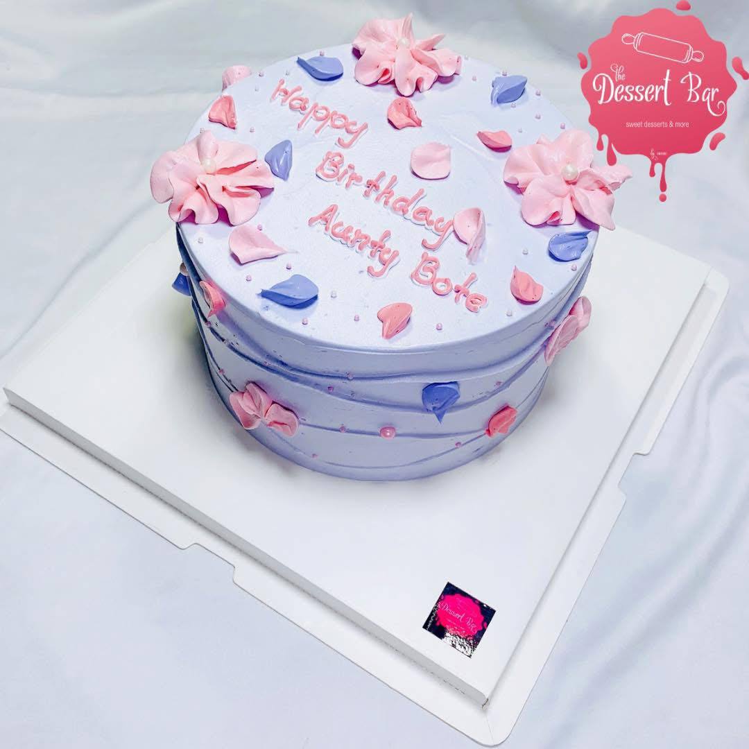 Flower cream cake